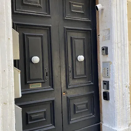 Palatial Flat Inside Bright Duplex Penthouse