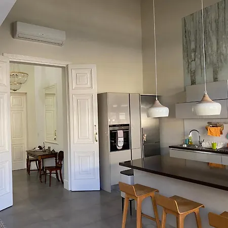 Palatial Flat Inside Bright Duplex Penthouse Valletta