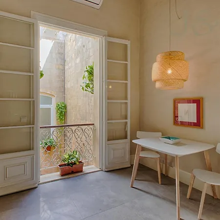 Palatial Flat Inside Bright Duplex Penthouse