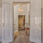 Palatial Flat Inside Bright Duplex Penthouse Apartment Valletta