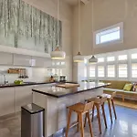 Palatial Flat Inside Bright Duplex Penthouse Apartment *