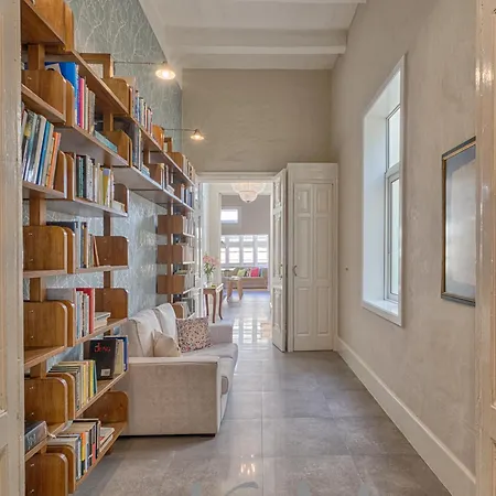 Palatial Flat Inside Bright Duplex Penthouse * Valletta