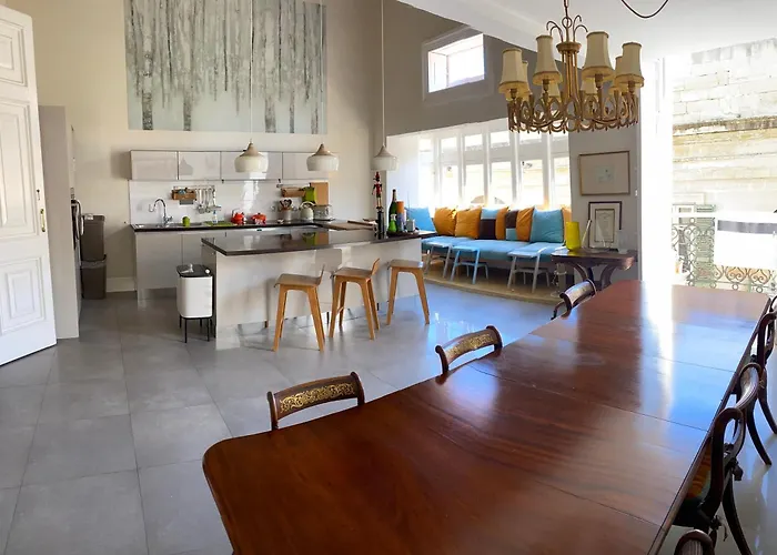 Palatial Flat Inside Bright Duplex Penthouse * Valletta