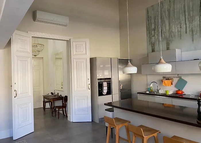 Palatial Flat Inside Bright Duplex Penthouse Valletta