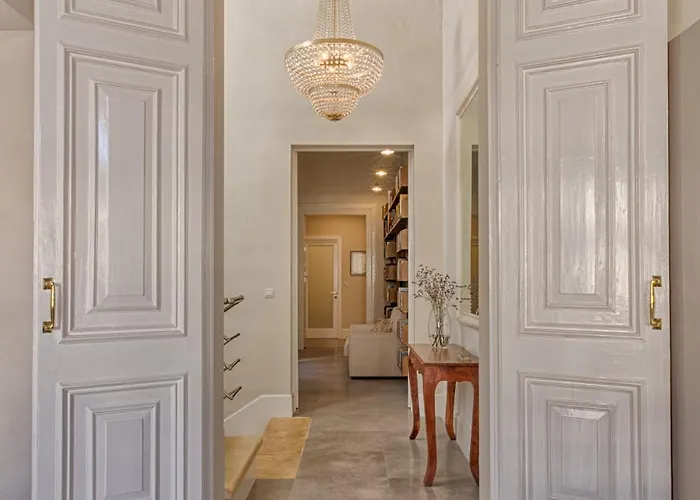 Palatial Flat Inside Bright Duplex Penthouse Apartment Valletta