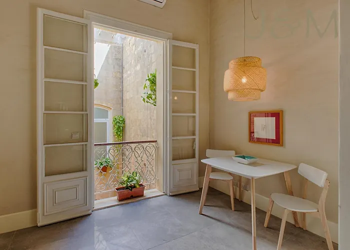 Palatial Flat Inside Bright Duplex Penthouse