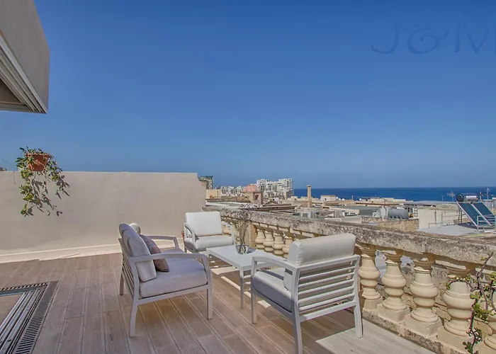 Palatial Flat Inside Bright Duplex Penthouse Valletta