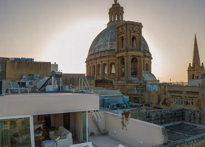 Palatial Flat Inside Bright Duplex Penthouse * Valletta